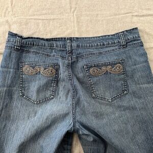 Roz & Ali Jeans Woman's 14 Blue Denim Paisley Embroidered Side Seam And Pockets